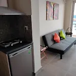 Budget Studio 1 - Sea View - Renovated February 2021