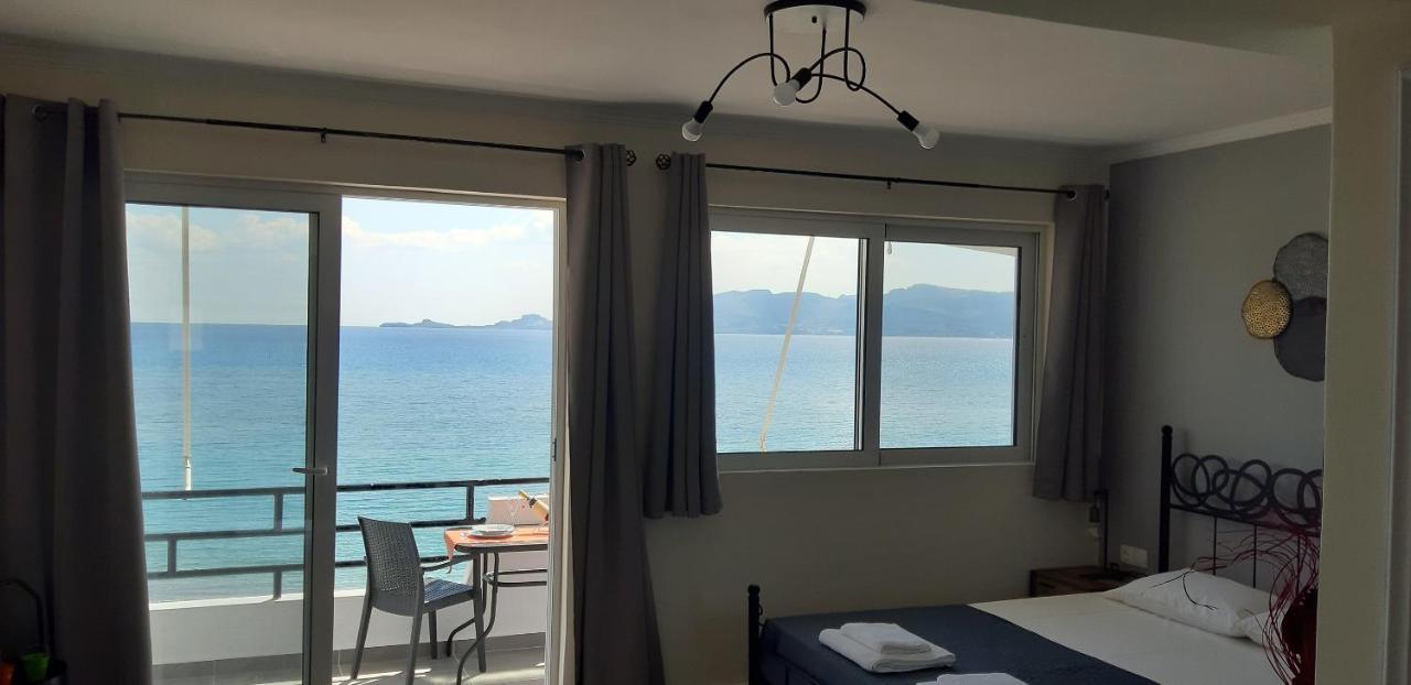 Budget 1 - Sea View - Renovated February 2021 Appartement Charaki